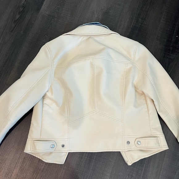Blanknyc ivory faux leather jacket with removable denim collar - Picture 6 of 11